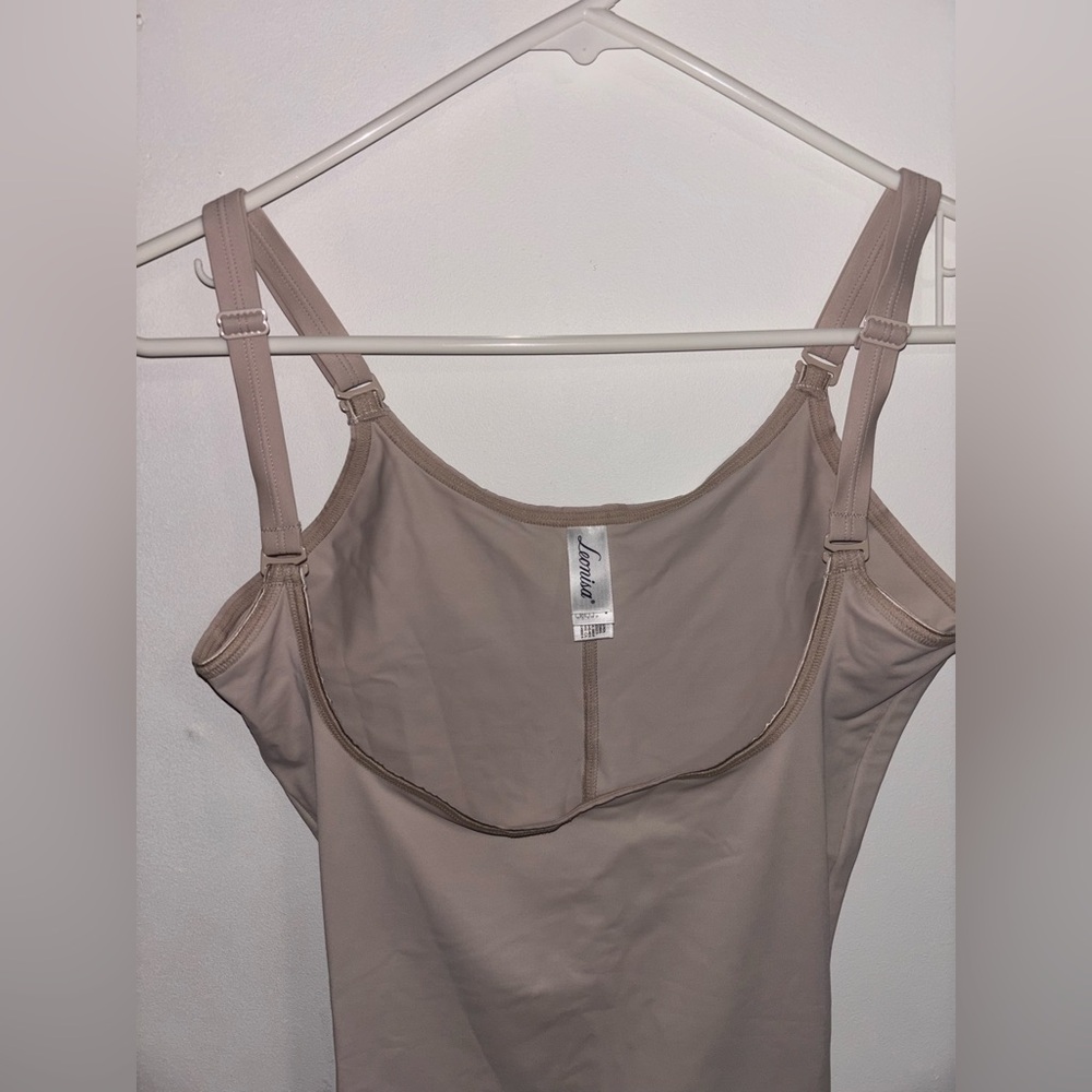 LEONISA SHAPEWEAR Open Bust
Undetectable Step-In Mid-Thigh Body Shaper
Used once - Picture 3 of 4